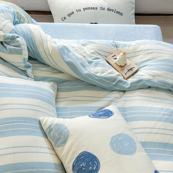 91家纺网 家纺一手货源 找家纺 圆岛家纺 2023新款原创牛奶绒印花保暖四件套 天空蓝