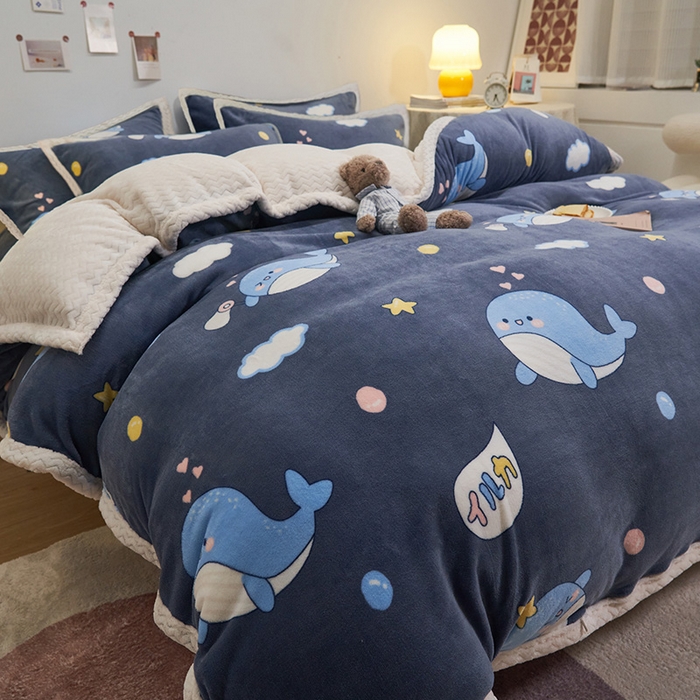 91家纺网 家纺一手货源 找家纺 全季家居2023新款纯色印花抗静电大包边牛奶绒贝贝绒四件套-印花 小鲸鱼