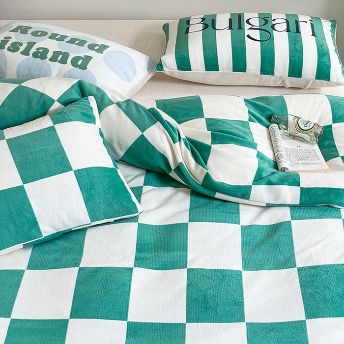 91家纺网 家纺一手货源 找家纺 圆岛家纺 2023新款原创牛奶绒印花保暖四件套 棋盘格绿