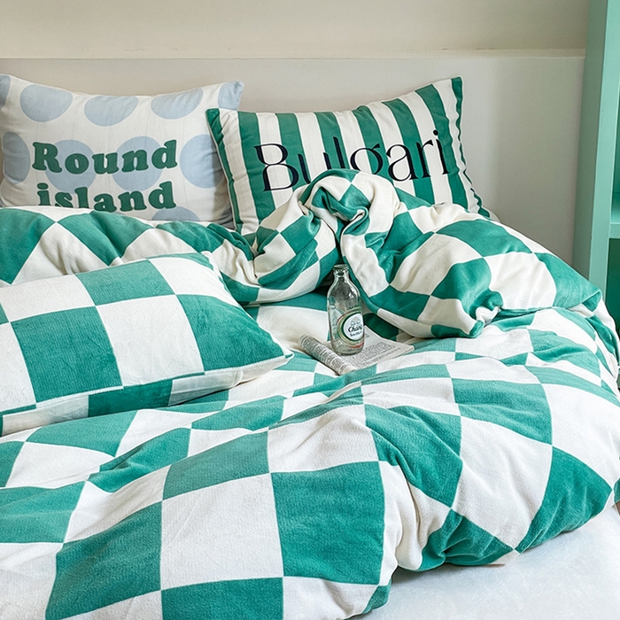 91家纺网 家纺一手货源 找家纺 圆岛家纺 2023新款原创牛奶绒印花保暖四件套 棋盘格绿