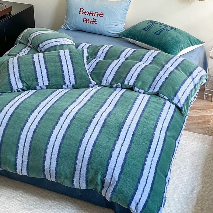 91家纺网 家纺一手货源 找家纺 圆岛家纺 2023新款原创牛奶绒印花保暖四件套 蓝松绿条