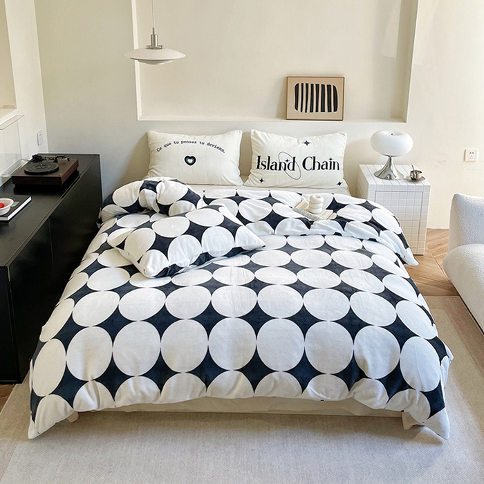 91家纺网 家纺一手货源 找家纺 圆岛家纺 2023新款原创牛奶绒印花保暖四件套 黑白菱星