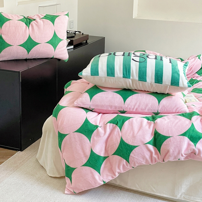 91家纺网 家纺一手货源 找家纺 圆岛家纺 2023新款原创牛奶绒印花保暖四件套 菱星粉