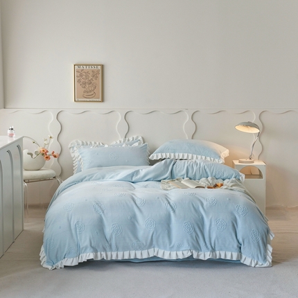 91家纺网 家纺一手货源 找家纺 全季家居 2023新款高克重加厚韩版山茶花烂花花边四件套 天空蓝