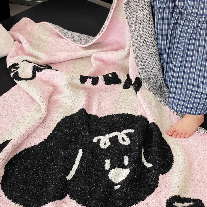 91家纺网 家纺一手货源 找家纺 圆岛家纺 2023新款半边绒针织毛毯 快乐小狗