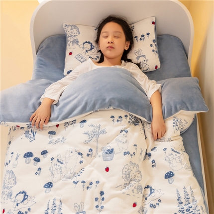 91家纺网 家纺一手货源 找家纺 （总）艾佳宝贝 2023新款牛奶绒多功能儿童盖毯式可脱卸被子