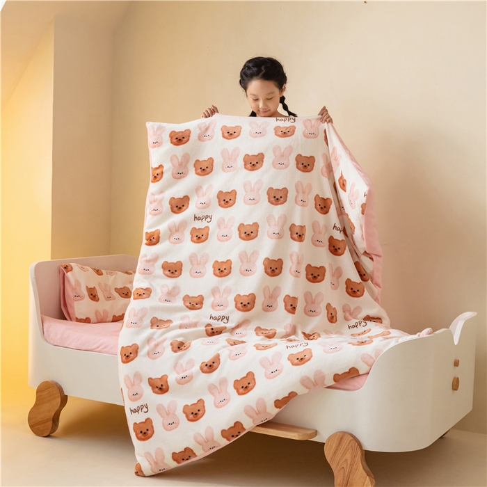 91家纺网 家纺一手货源 找家纺 艾佳宝贝 艾佳宝贝 2023保暖牛奶绒儿童幼儿园多件套 兔宝熊多多