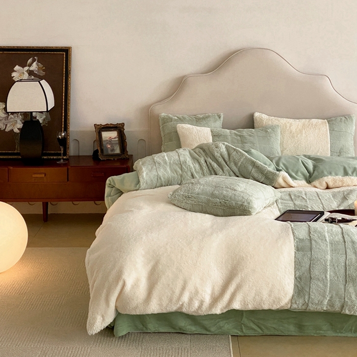 91家纺网 家纺一手货源 找家纺 潘朵拉 2023新款兔毛四宫格极有家小红书风格拼色牛奶绒四件套 梵希（绿）