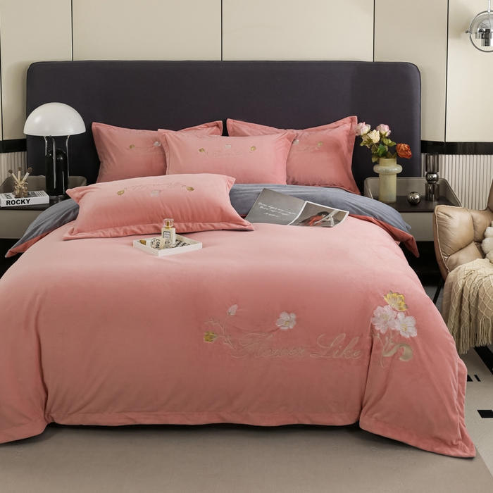 91家纺网 家纺一手货源 找家纺 银石 2023新款高克重婴儿绒宝宝绒轻奢绣花四件套 倾城 倾城（粉）