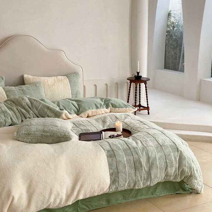 91家纺网 家纺一手货源 找家纺 潘朵拉 2023新款兔毛四宫格极有家小红书风格拼色牛奶绒四件套 梵希（绿）