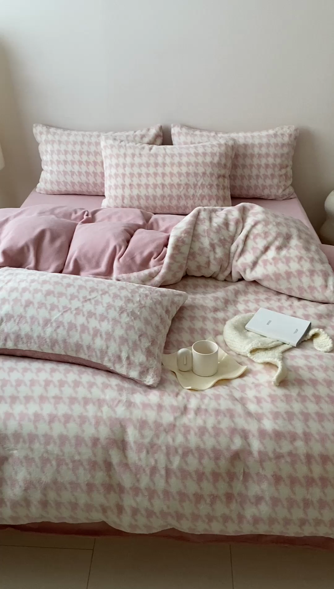 91家纺网 家纺一手货源 找家纺 潘朵拉 2023新款秋冬ins韩风专版印花保暖兔兔毛绒四件套 乔安（粉）