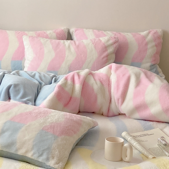 91家纺网 家纺一手货源 找家纺 潘朵拉 2023新款秋冬ins韩风专版印花保暖兔兔毛绒四件套 海盐芝士