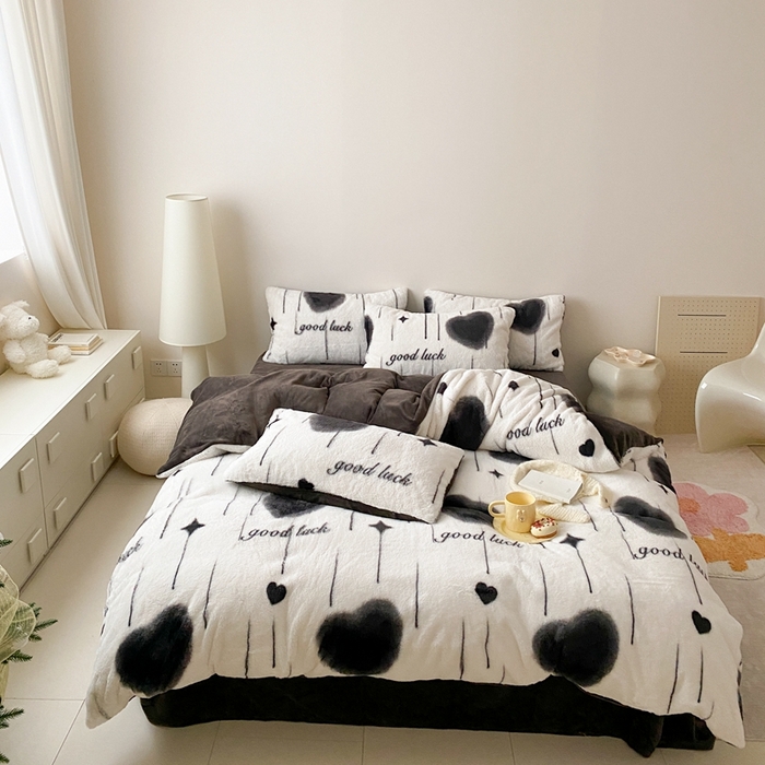 91家纺网 家纺一手货源 找家纺 潘朵拉 2023新款秋冬ins韩风专版印花保暖兔兔毛绒四件套 一梦繁星（灰）