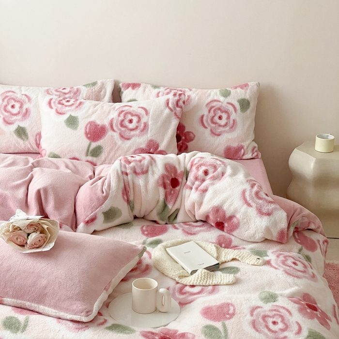 91家纺网 家纺一手货源 找家纺 潘朵拉 2023新款秋冬ins韩风专版印花保暖兔兔毛绒四件套 半眠