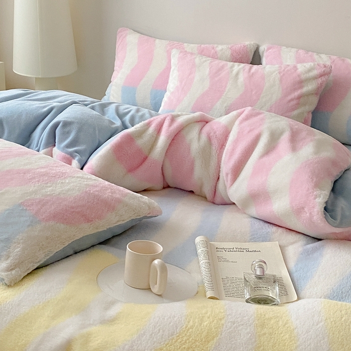 91家纺网 家纺一手货源 找家纺 潘朵拉 2023新款秋冬ins韩风专版印花保暖兔兔毛绒四件套 海盐芝士