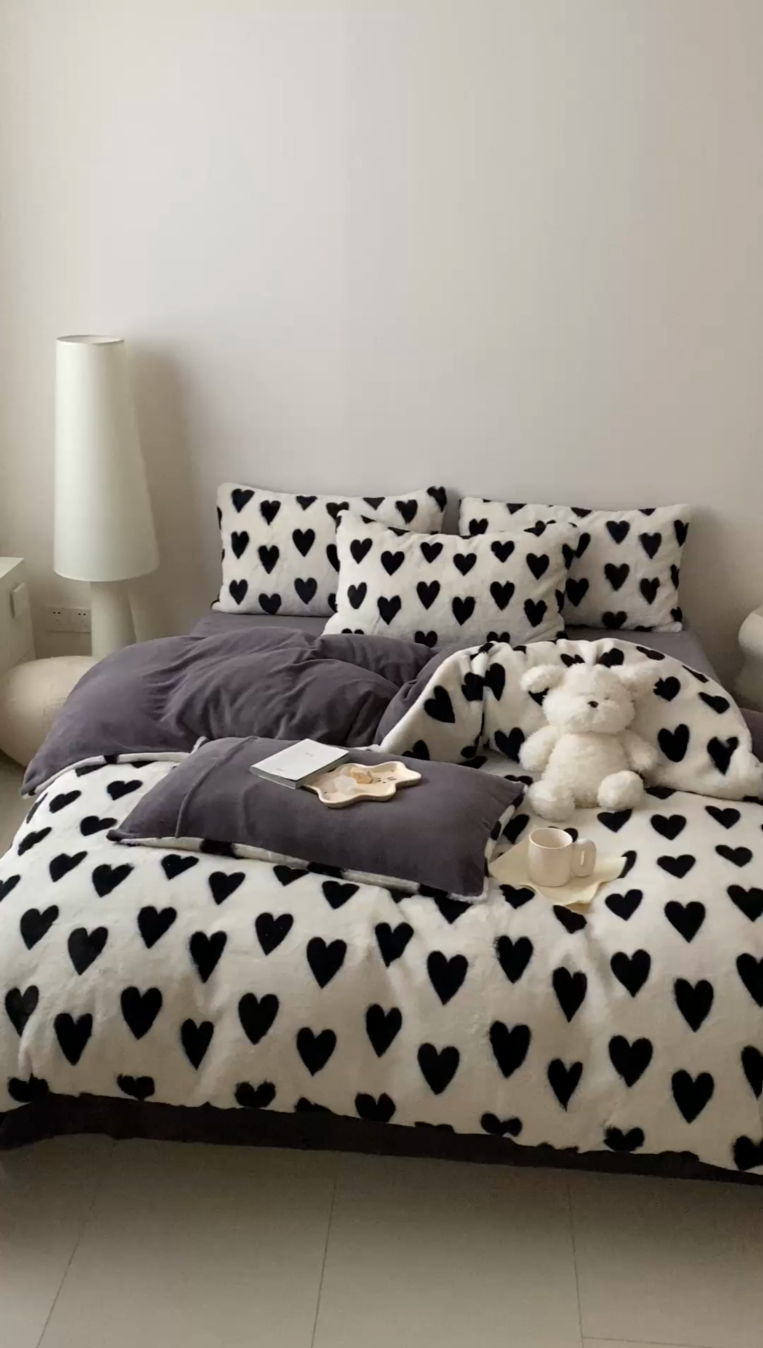 91家纺网 家纺一手货源 找家纺 潘朵拉 2023新款秋冬ins韩风专版印花保暖兔兔毛绒四件套 与你（灰）