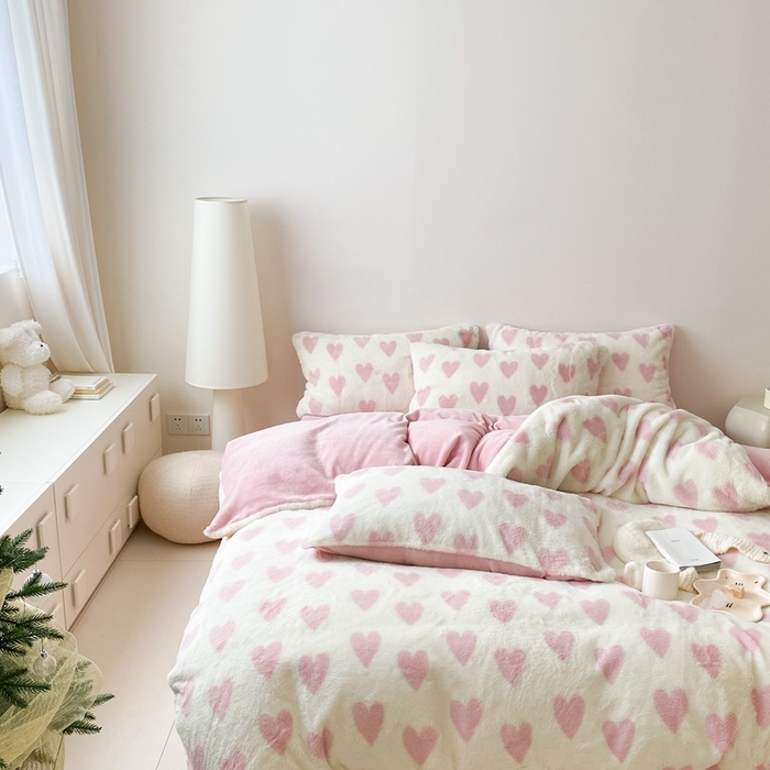 91家纺网 家纺一手货源 找家纺 潘朵拉 2023新款秋冬ins韩风专版印花保暖兔兔毛绒四件套 与你（粉）