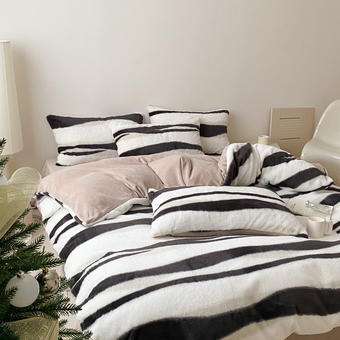 91家纺网 家纺一手货源 找家纺 潘朵拉 2023新款秋冬ins韩风专版印花保暖兔兔毛绒四件套 清欢（灰）