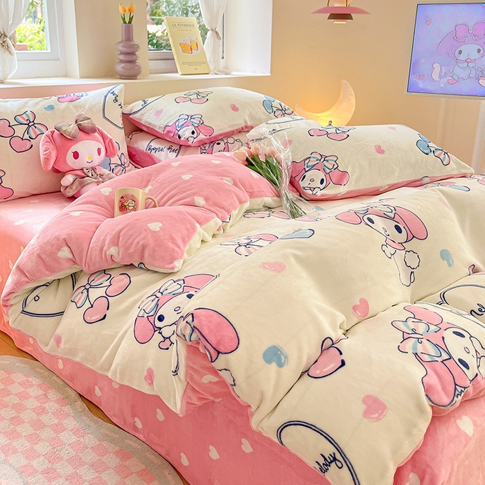 91家纺网 家纺一手货源 找家纺 金爱家 2023新款正版三丽鸥授权卡通加厚高克重牛奶绒四件套 绒三丽鸥-爱心樱桃美乐蒂