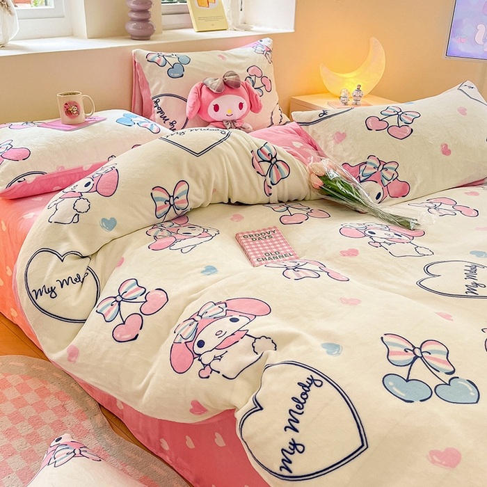 91家纺网 家纺一手货源 找家纺 金爱家 2023新款正版三丽鸥授权卡通加厚高克重牛奶绒四件套 绒三丽鸥-爱心樱桃美乐蒂