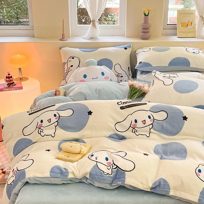 91家纺网 家纺一手货源 找家纺 金爱家 2023新款正版三丽鸥授权卡通加厚高克重牛奶绒四件套 绒三丽鸥-蓝色波点玉桂狗