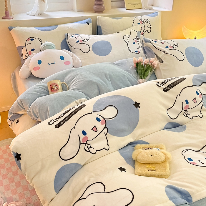 91家纺网 家纺一手货源 找家纺 金爱家 2023新款正版三丽鸥授权卡通加厚高克重牛奶绒四件套 绒三丽鸥-蓝色波点玉桂狗