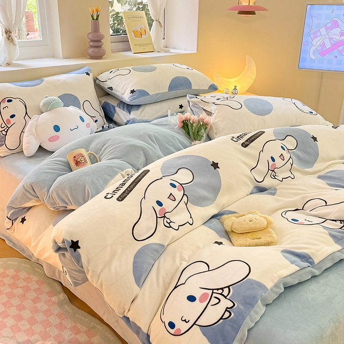 91家纺网 家纺一手货源 找家纺 金爱家 2023新款正版三丽鸥授权卡通加厚高克重牛奶绒四件套 绒三丽鸥-蓝色波点玉桂狗