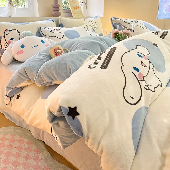 91家纺网 家纺一手货源 找家纺 金爱家 2023新款正版三丽鸥授权卡通加厚高克重牛奶绒四件套 绒三丽鸥-蓝色波点玉桂狗