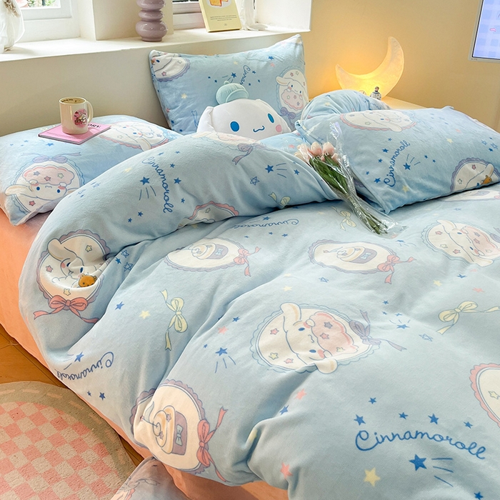 91家纺网 家纺一手货源 找家纺 金爱家 2023新款正版三丽鸥授权卡通加厚高克重牛奶绒四件套 绒三丽鸥-星星玉桂狗