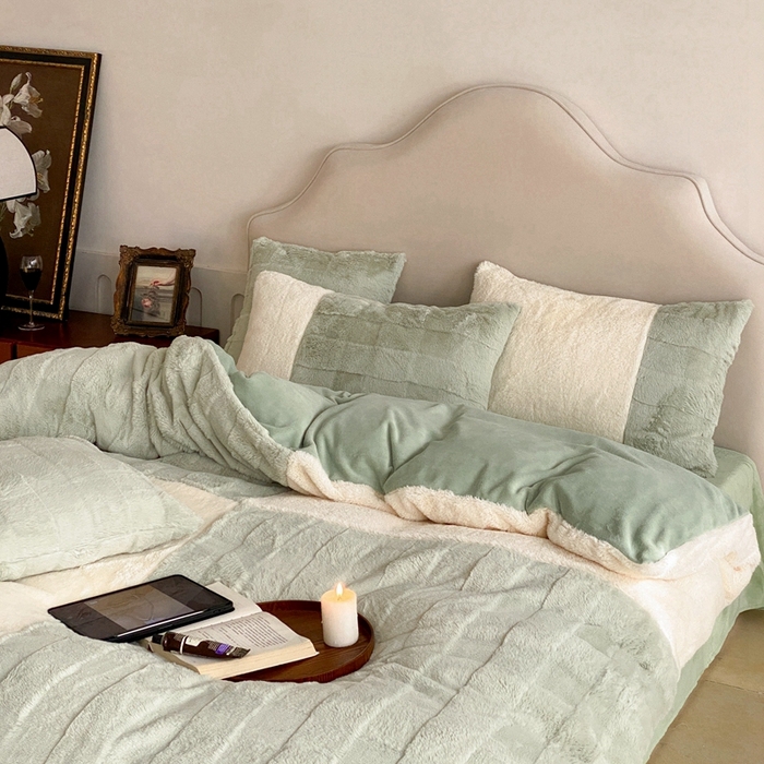 91家纺网 家纺一手货源 找家纺 （总）潘朵拉 2023新款兔毛四宫格极有家小红书风格拼色牛奶绒四件套