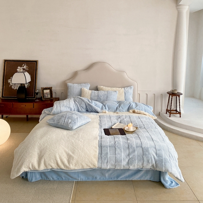 91家纺网 家纺一手货源 找家纺 潘朵拉 2023新款兔毛四宫格极有家小红书风格拼色牛奶绒四件套 梵希（蓝）