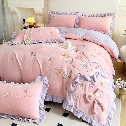 91家纺网 家纺一手货源 找家纺 （总）可以家居 2023新款高克重牛奶绒绣花花边款四件套汇总