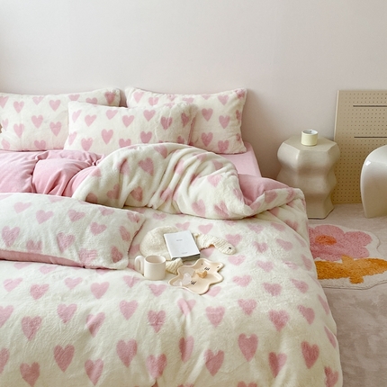 91家纺网 家纺一手货源 找家纺 潘朵拉 2023新款秋冬ins韩风专版印花保暖兔兔毛绒四件套 与你（粉）