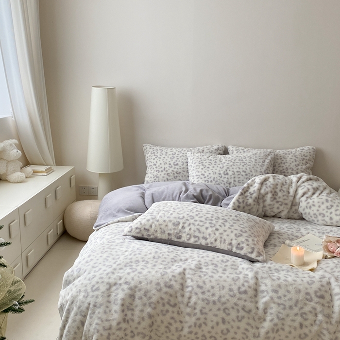 91家纺网 家纺一手货源 找家纺 潘朵拉 2023新款秋冬ins韩风专版印花保暖兔兔毛绒四件套 巴卡卡