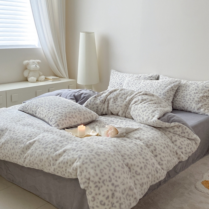 91家纺网 家纺一手货源 找家纺 潘朵拉 2023新款秋冬ins韩风专版印花保暖兔兔毛绒四件套 巴卡卡