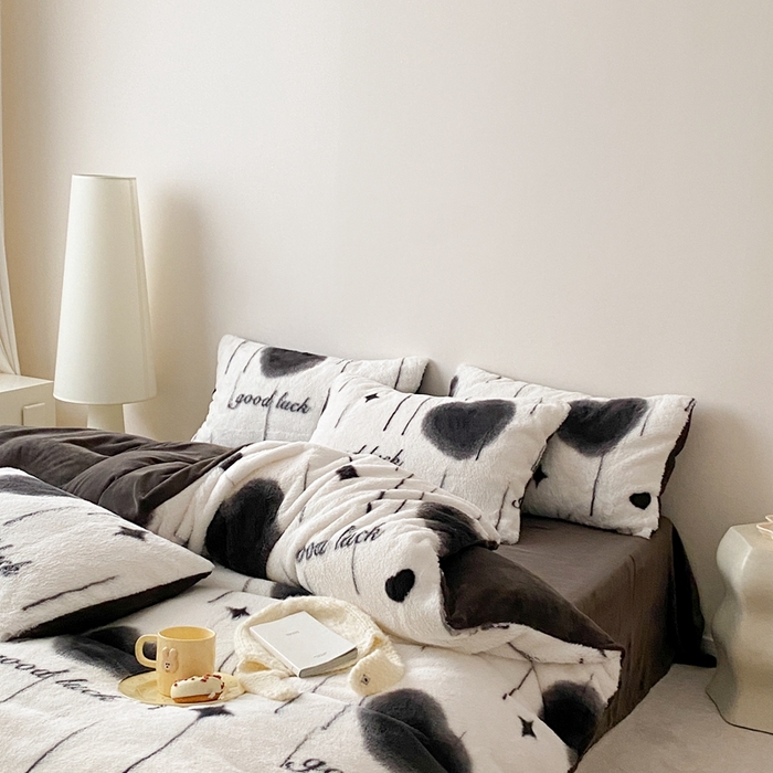 91家纺网 家纺一手货源 找家纺 潘朵拉 2023新款秋冬ins韩风专版印花保暖兔兔毛绒四件套 一梦繁星（灰）