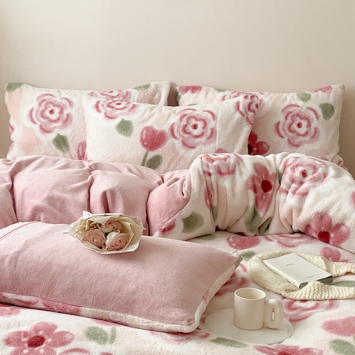 91家纺网 家纺一手货源 找家纺 潘朵拉 2023新款秋冬ins韩风专版印花保暖兔兔毛绒四件套 半眠