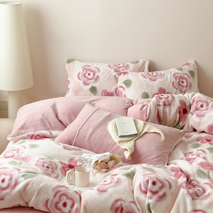 91家纺网 家纺一手货源 找家纺 潘朵拉 2023新款秋冬ins韩风专版印花保暖兔兔毛绒四件套 半眠