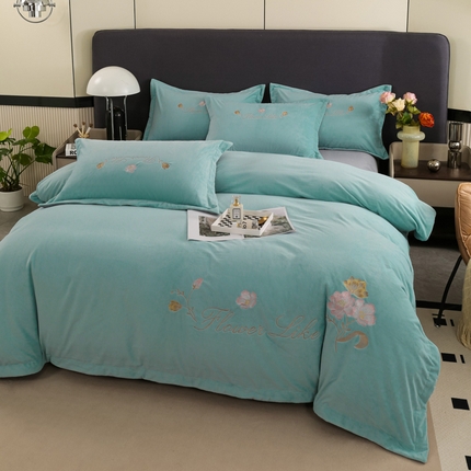 91家纺网 家纺一手货源 找家纺 （总）银石 2023新款高克重婴儿绒宝宝绒轻奢绣花四件套 倾城