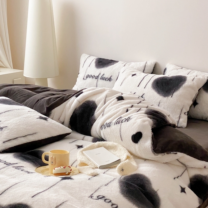 91家纺网 家纺一手货源 找家纺 潘朵拉 2023新款秋冬ins韩风专版印花保暖兔兔毛绒四件套 一梦繁星（灰）