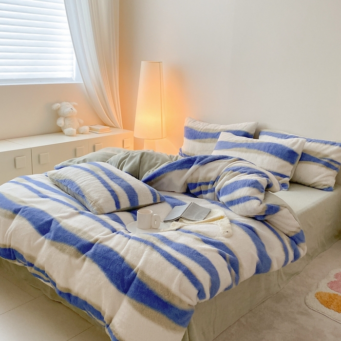 91家纺网 家纺一手货源 找家纺 潘朵拉 2023新款秋冬ins韩风专版印花保暖兔兔毛绒四件套 清欢（蓝）