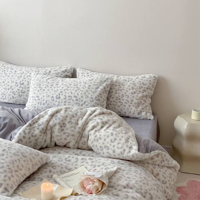 91家纺网 家纺一手货源 找家纺 潘朵拉 2023新款秋冬ins韩风专版印花保暖兔兔毛绒四件套 巴卡卡