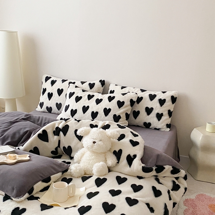 91家纺网 家纺一手货源 找家纺 潘朵拉 2023新款秋冬ins韩风专版印花保暖兔兔毛绒四件套 与你（灰）