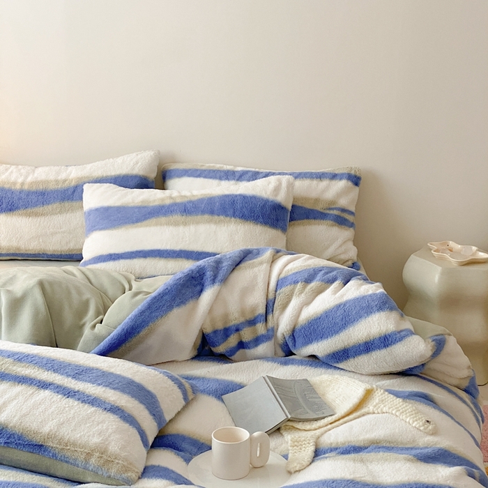 91家纺网 家纺一手货源 找家纺 潘朵拉 2023新款秋冬ins韩风专版印花保暖兔兔毛绒四件套 清欢（蓝）