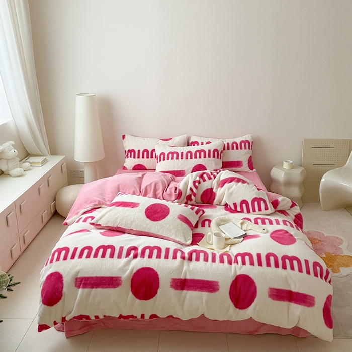 91家纺网 家纺一手货源 找家纺 潘朵拉 2023新款秋冬ins韩风专版印花保暖兔兔毛绒四件套 思恋（玫粉）