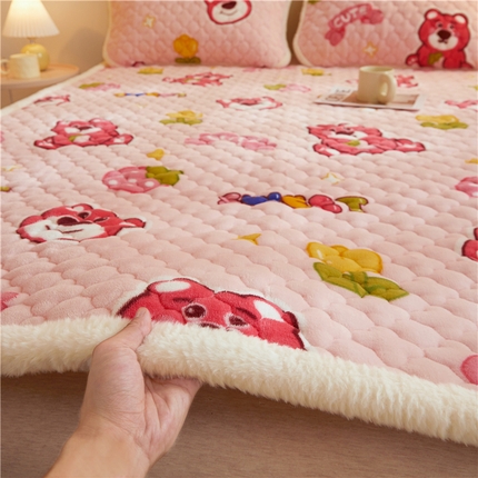 喜居 2023新款宽包印花牛奶绒床垫床褥子床褥垫薄床垫子 草莓小熊