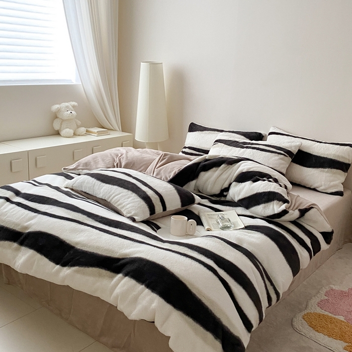 91家纺网 家纺一手货源 找家纺 潘朵拉 2023新款秋冬ins韩风专版印花保暖兔兔毛绒四件套 清欢（灰）