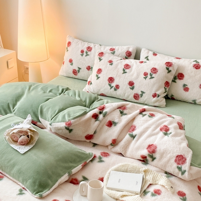 91家纺网 家纺一手货源 找家纺 潘朵拉 2023新款秋冬ins韩风专版印花保暖兔兔毛绒四件套 情话