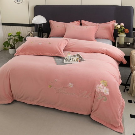 91家纺网 家纺一手货源 找家纺 （总）银石 2023新款高克重婴儿绒宝宝绒轻奢绣花四件套 倾城