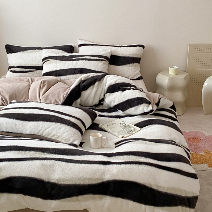 91家纺网 家纺一手货源 找家纺 潘朵拉 2023新款秋冬ins韩风专版印花保暖兔兔毛绒四件套 清欢（灰）